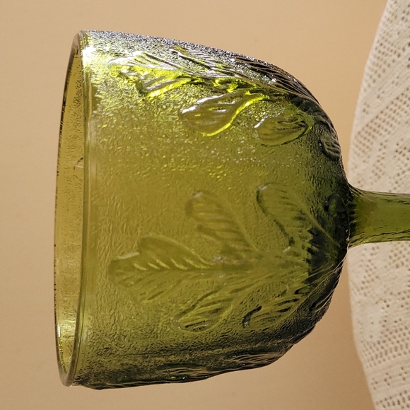 F.T.D. Oak leaf green glass pedestal bowl - Picture 2 of 4